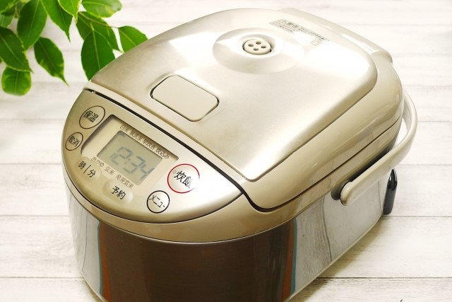 ローストビーフも保温機能を使って簡単に作ることができる炊飯器